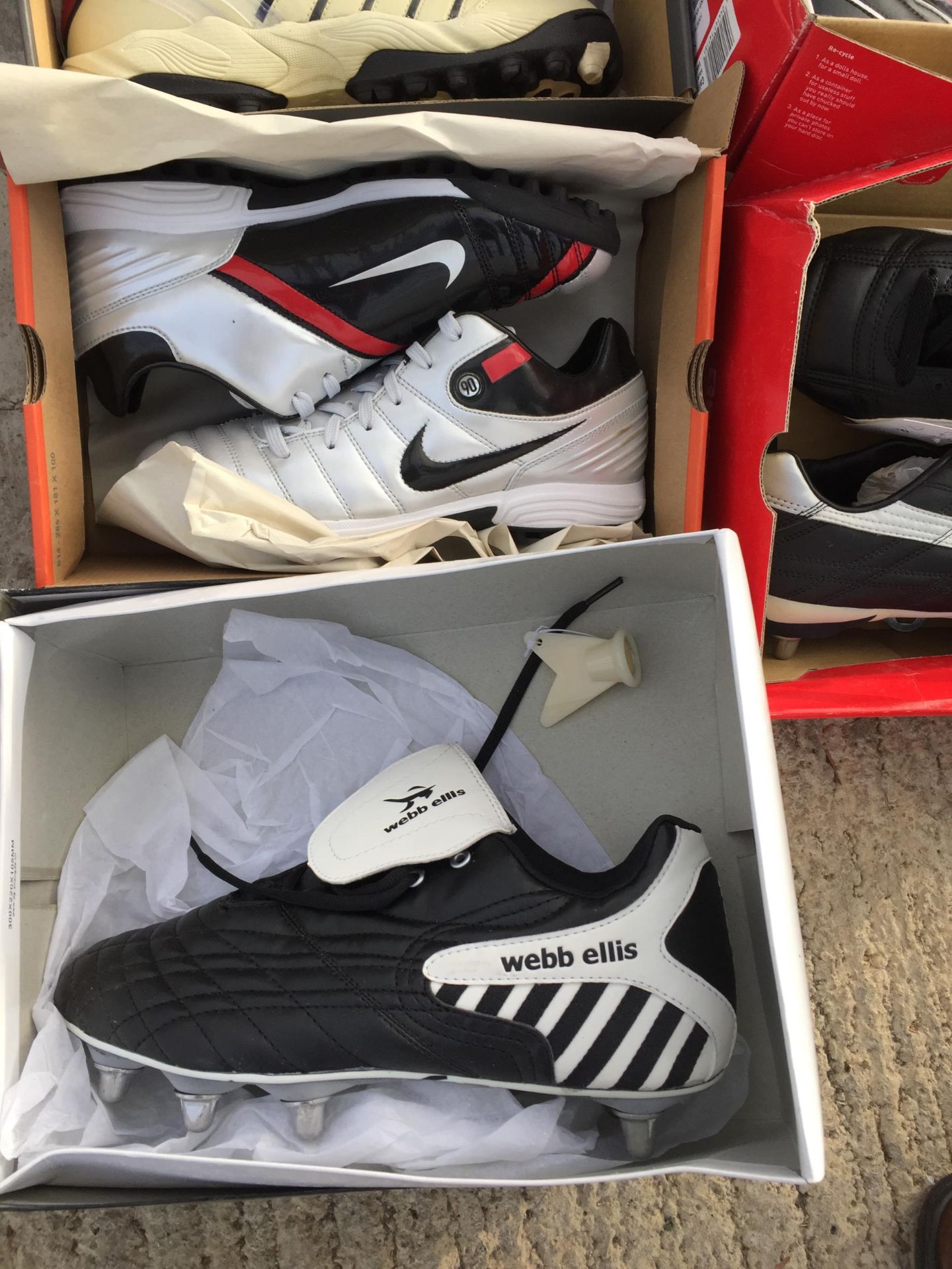 TEN PAIRS OF AS NEW AND BOXED SPORTS BOOTS AND TRAINERS - Bild 2 aus 4
