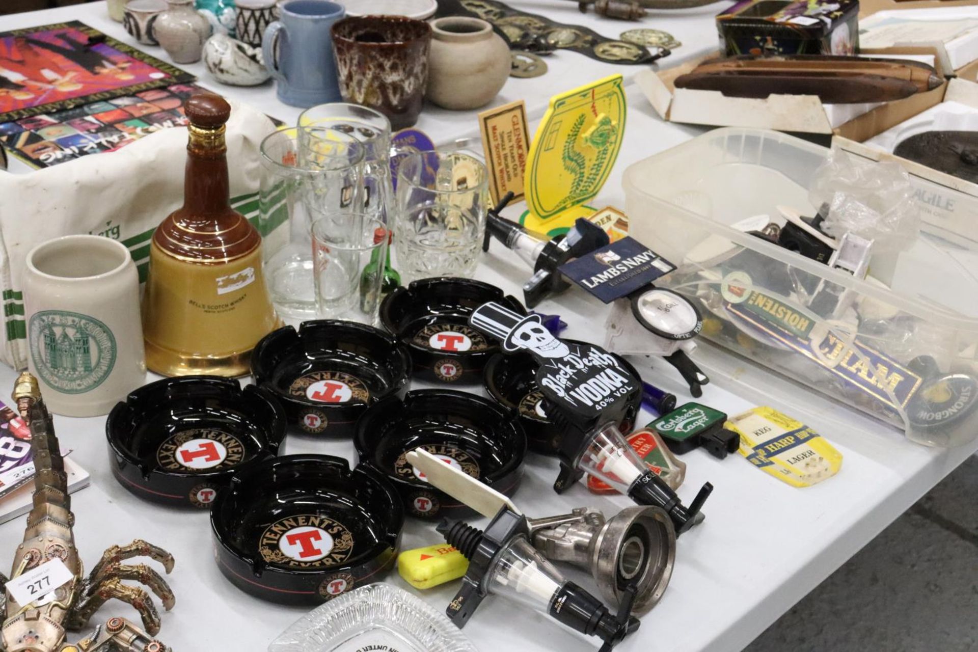 A JOBLOT OF BREWERY ITEMS TO INCLUDE BEER TAPS, ASHTRAYS, ETC., - Image 7 of 11