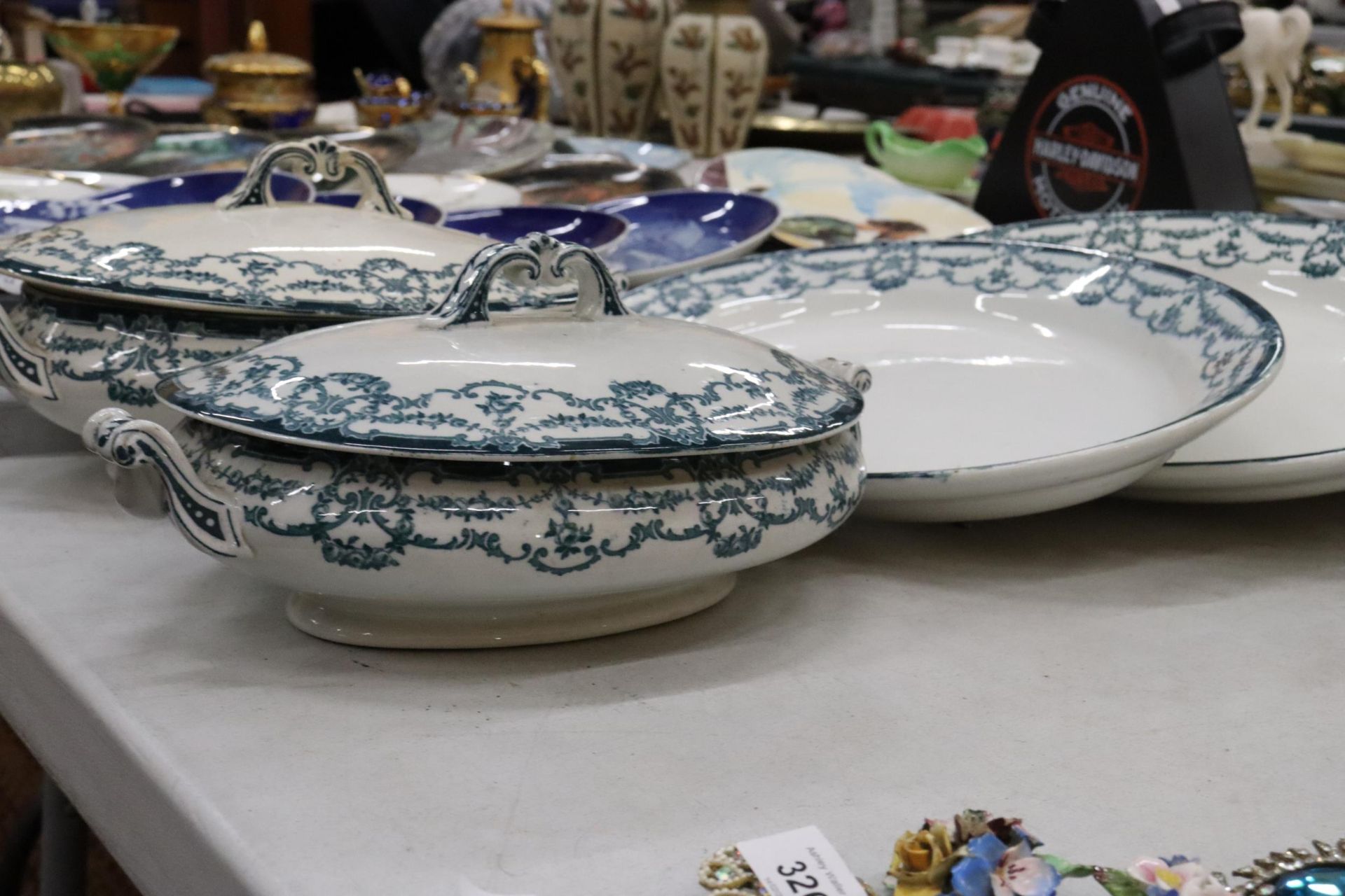 FIVE LARGE PIECES OF VINTAGE STAFFORDSHIRE 'LOUVRE' PATTERN DINNERWARE TO INCLUDE TWO LIDDED SERVING - Image 7 of 7