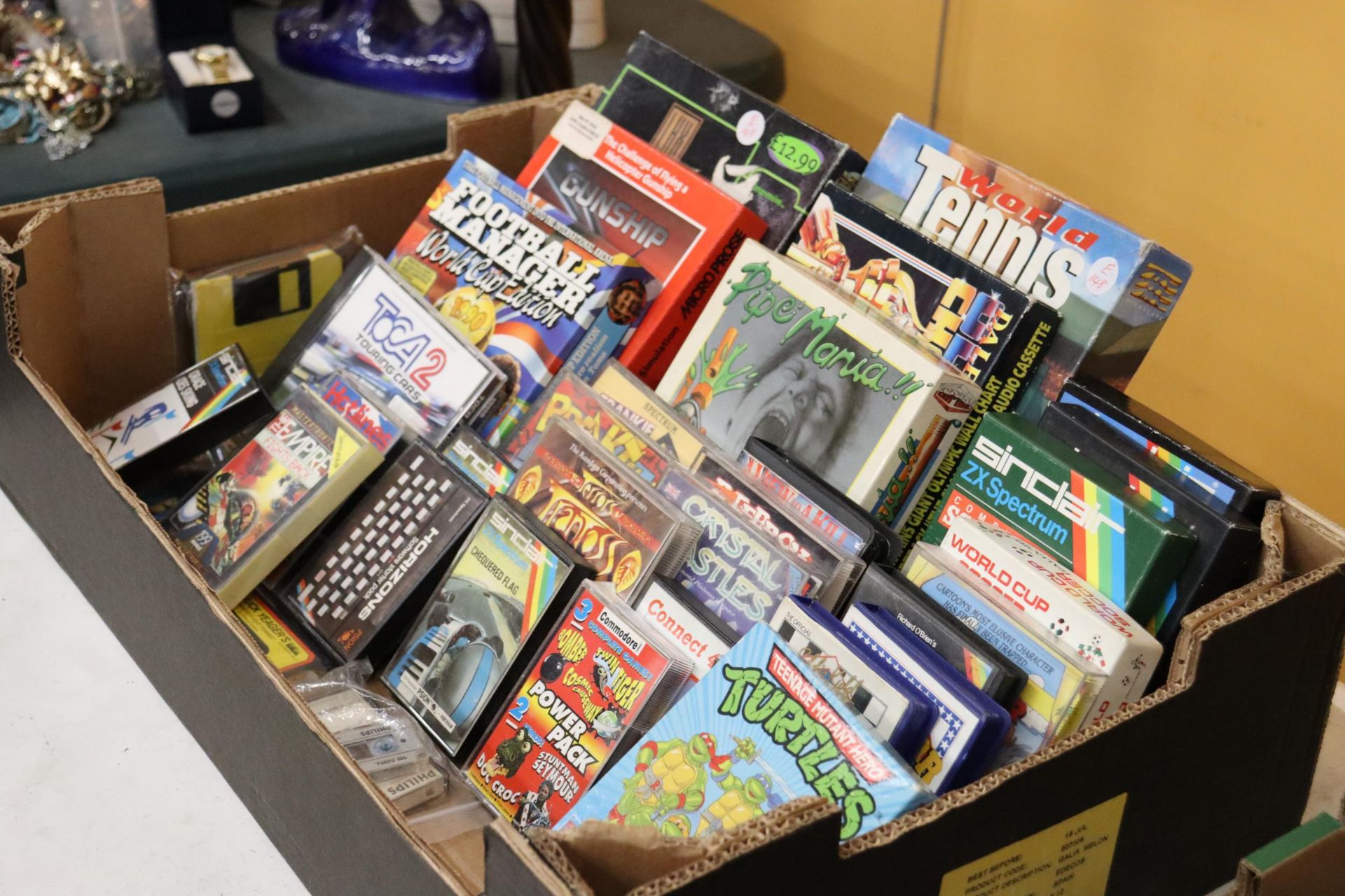 A LARGE QUANTITY OF COMPUTER GAMES TO INCLUDE SINCLAIR ZX SPECTRUM, COMMODORE 64/128. ETC., - Image 8 of 10