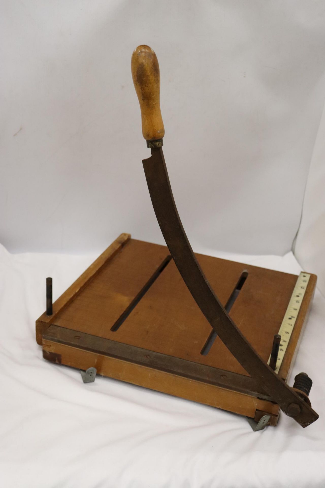A VINTAGE WOODEN GUILLOTINE - Image 5 of 5