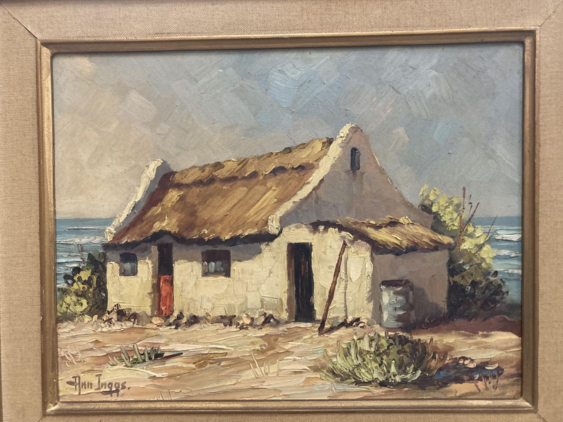 AN ANN INGGS 1936 SOUTH AFRICA FRAMED OIL PAINTING OF A HOUSE BY THE SEA - Image 2 of 4