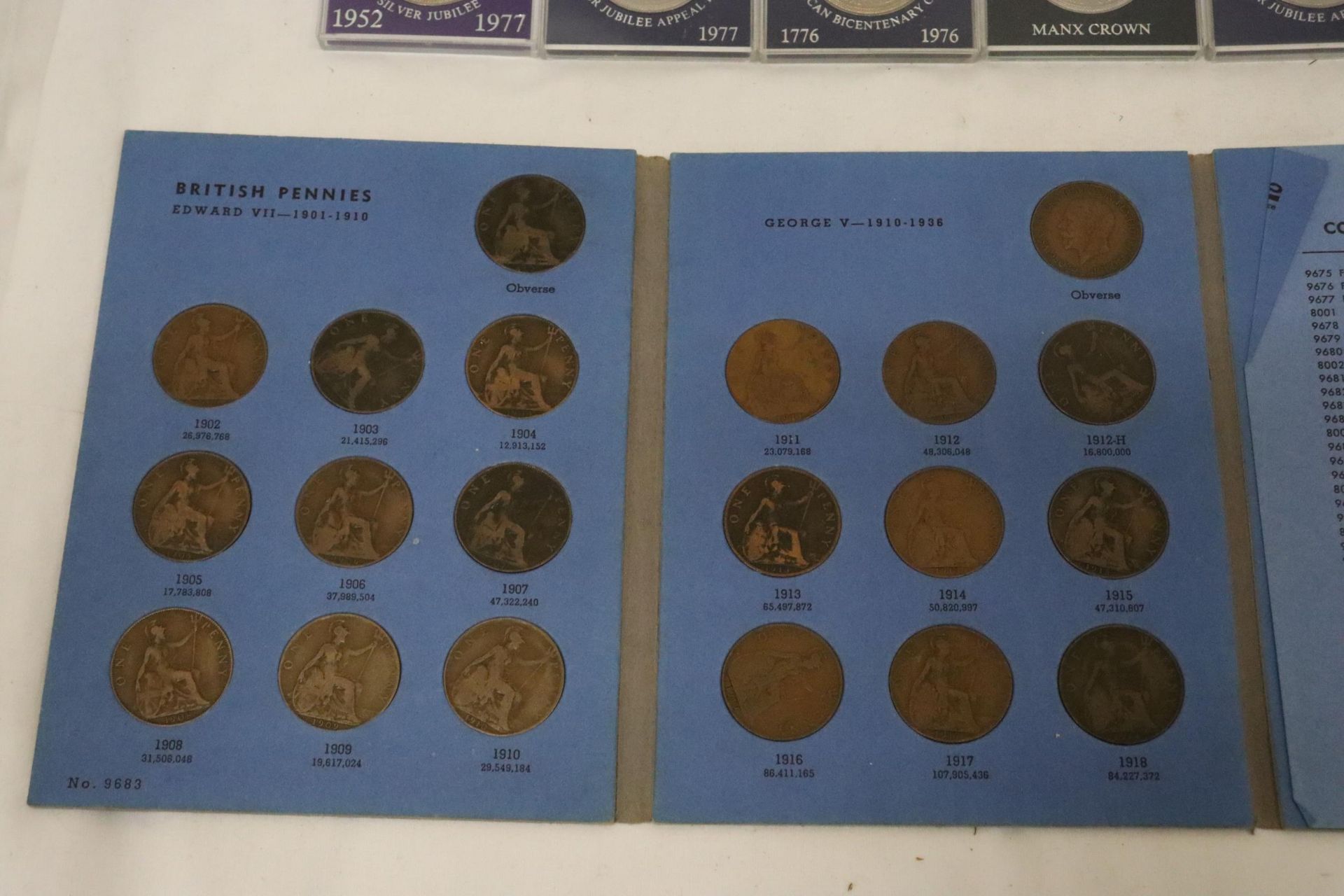TWENTY FIVE COMMEMORATIVE CROWNS, THE GREAT BRITISH 1983 COIN COLLECTION AND GREAT BRITAIN PENNIES - Image 4 of 9