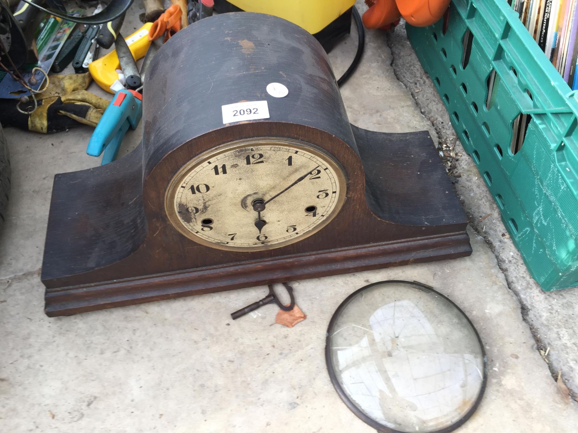 A VINTAGE MAHOGANY CASED WESTMINISTER CHIMING MANTLE CLOCK