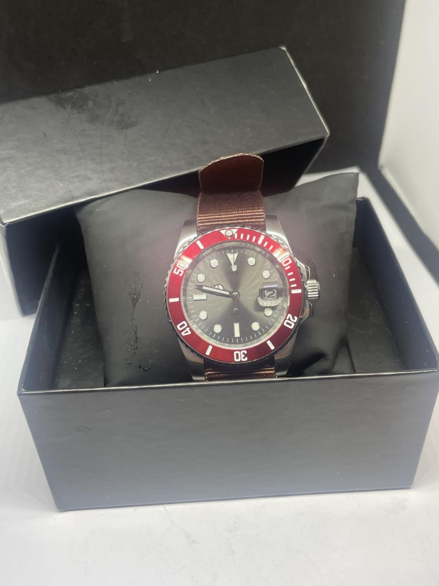 A BOXED AUTOMATIC WRIST WATCH SEEN WORKING BUT NO WARRANTY