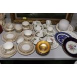 A QUANTITY OF CHINA TEAWARE TO INCLUDE ROYAL ALBERT 'CHRISTMAS ROSE' BOWLS, MINTON 'VANESSA' CUPS