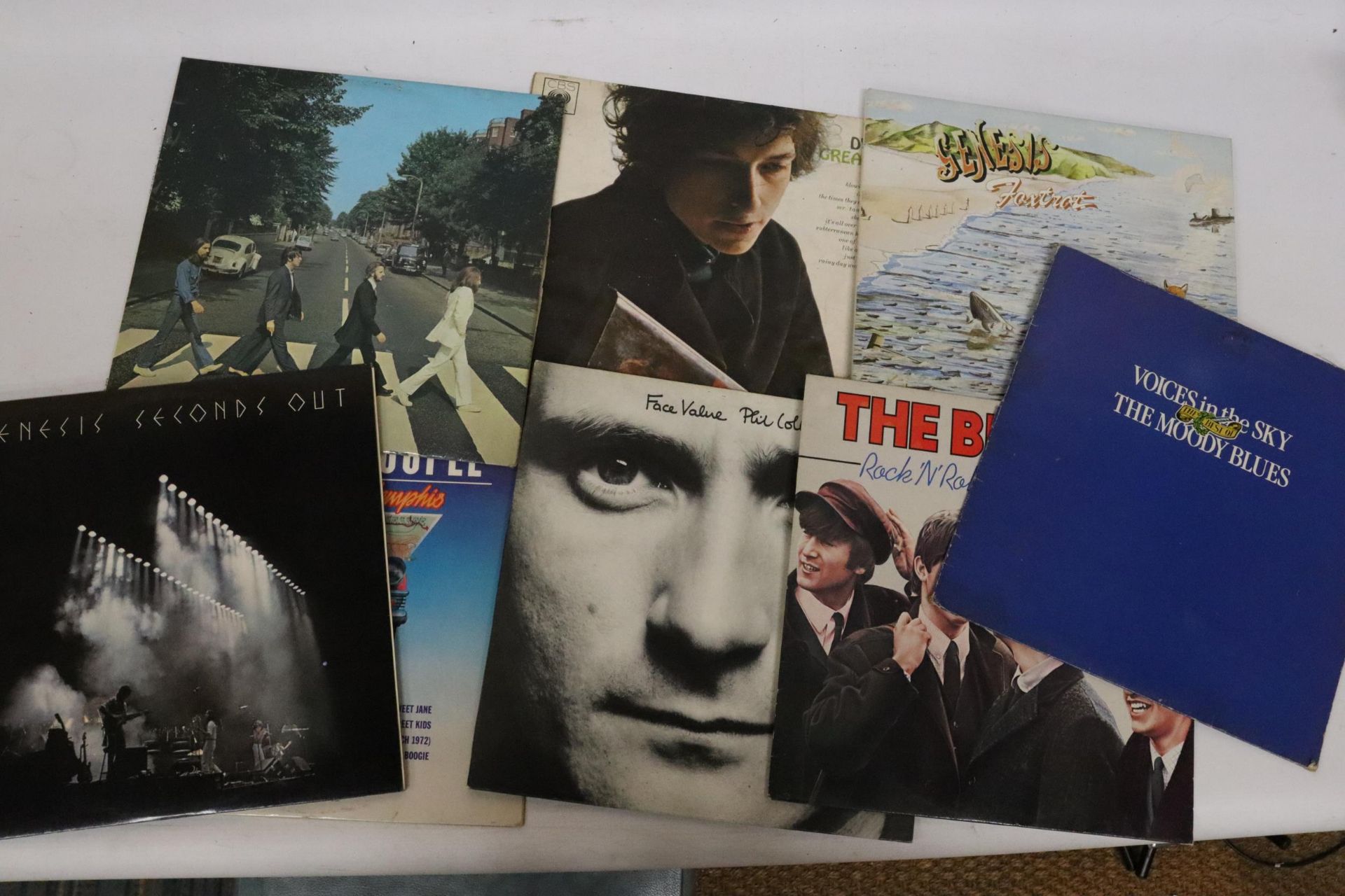 A COLLECTION OF VINYL LP RECORDS TO INCLUDE GENESIS, FOXTROT, THE BEATLES, ABBEY ROAD, BOB DYLAN,