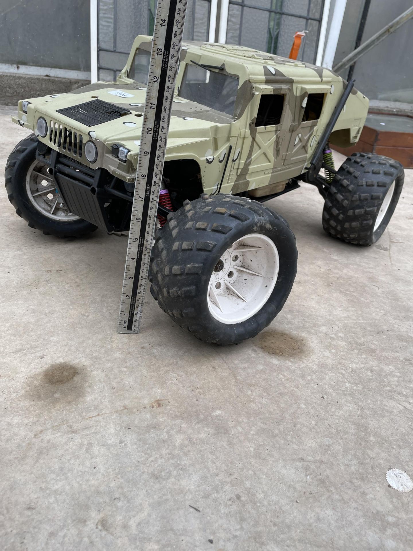 A PETROL ENGINE REMOTE CONTROL CAMMO JEEP - Image 6 of 10