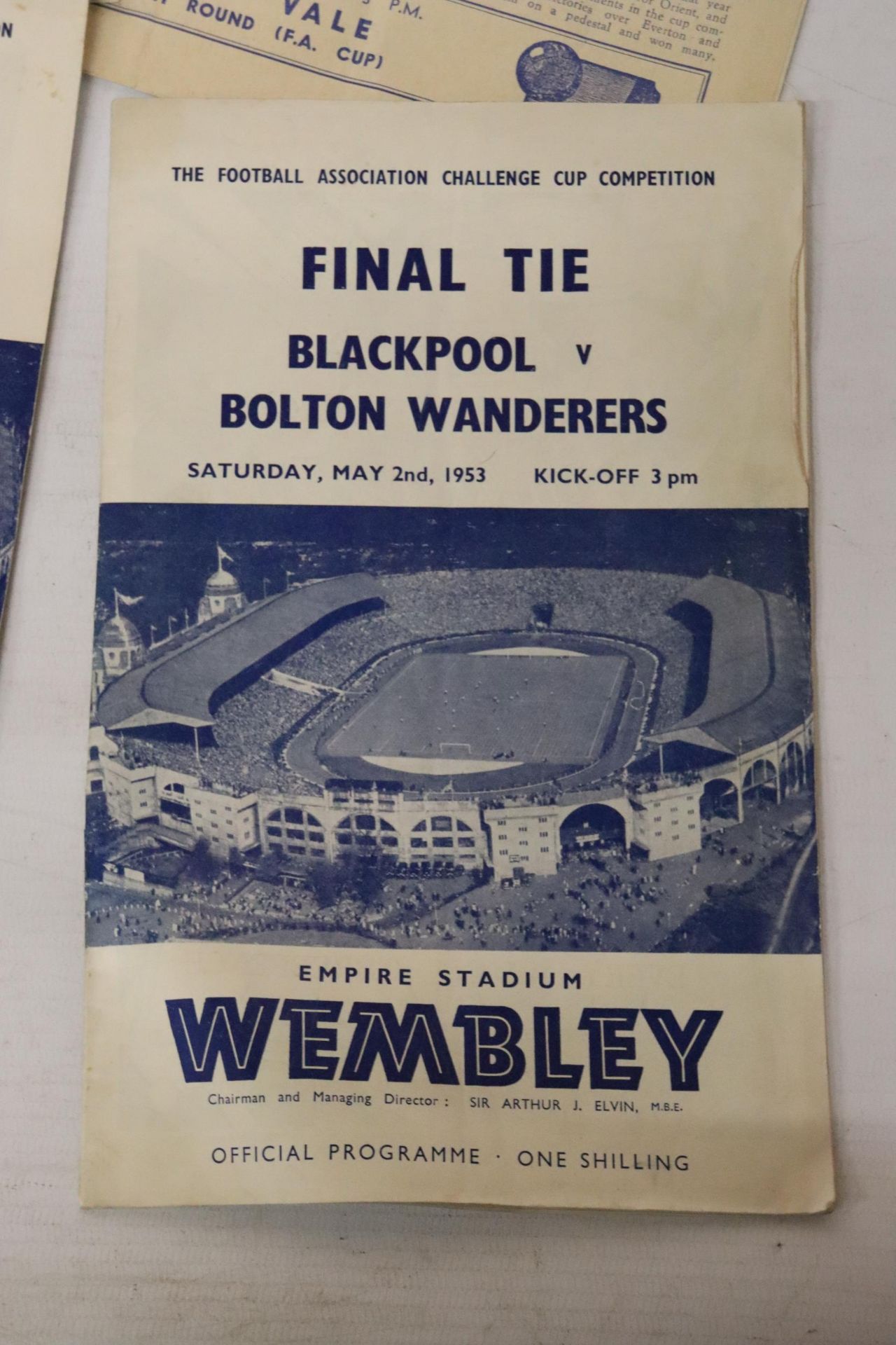 FIVE VARIOUS VINTAGE FOOTBALL PROGRAMMES TO INCLUDE ENGLAND VS HUNGRY NOVEMBER 25TH 1953, LEYTON - Image 3 of 7