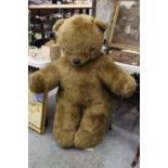 A LARGE PLUSH TEDDY BEAR FROM THE 1970'S, HEIGHT APPROX 112CM