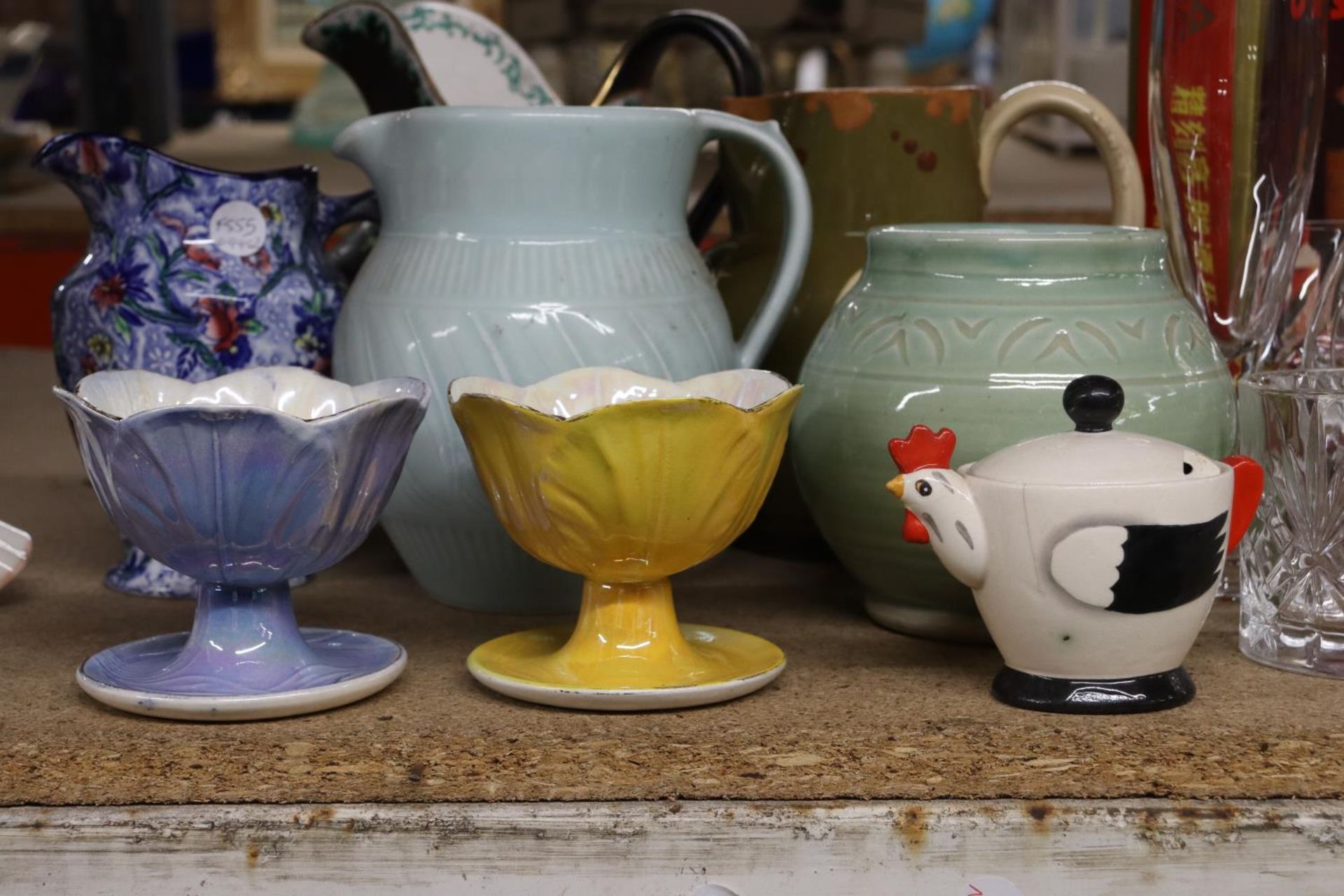 A QUANTITY OF VINTAGE CERAMICS TO INCLUDE JUGS, VASES, BOWLS, ETC - Image 2 of 4