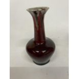 A CORBRIDGE STONEWARE VASE HEIGHT 15CM (A/F CHIP TO BASE)