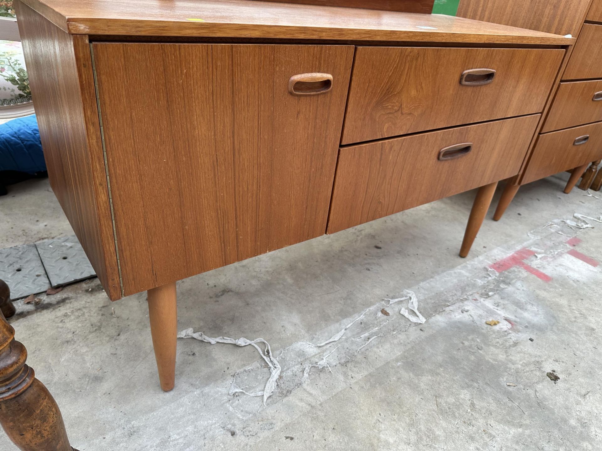 A RANELLA RETRO TEAK DRESSING CHEST ENCLOSING TWO DRAWERS AND ONE CUPBOARD 44" WIDE - Image 4 of 5