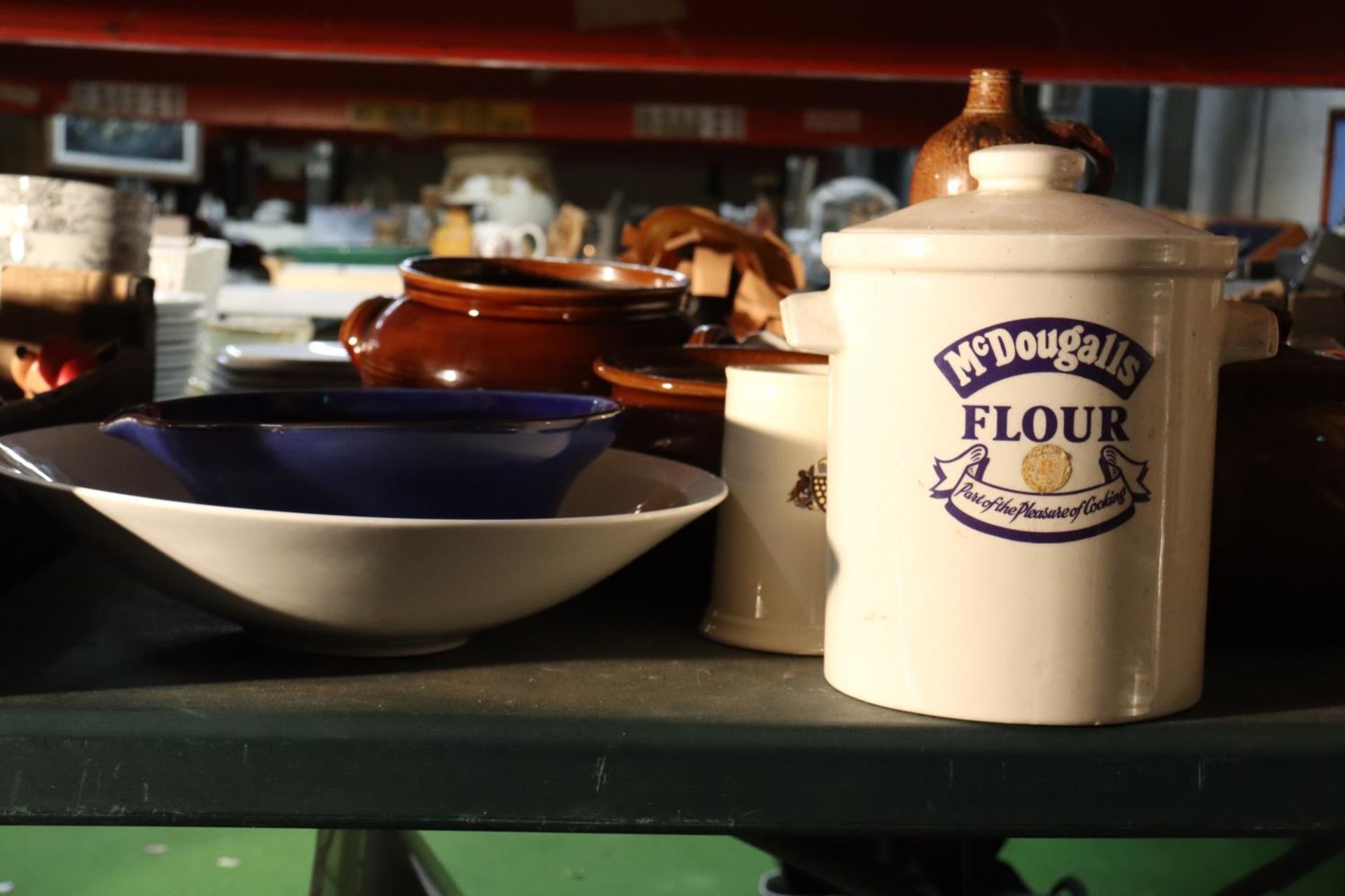 A QUANTITY OF CERAMIC ITEMS TO INCLUDE A McDOUGALLS FLOUR CONTAINER, A LARGE LIDDED SERVING - Image 3 of 6