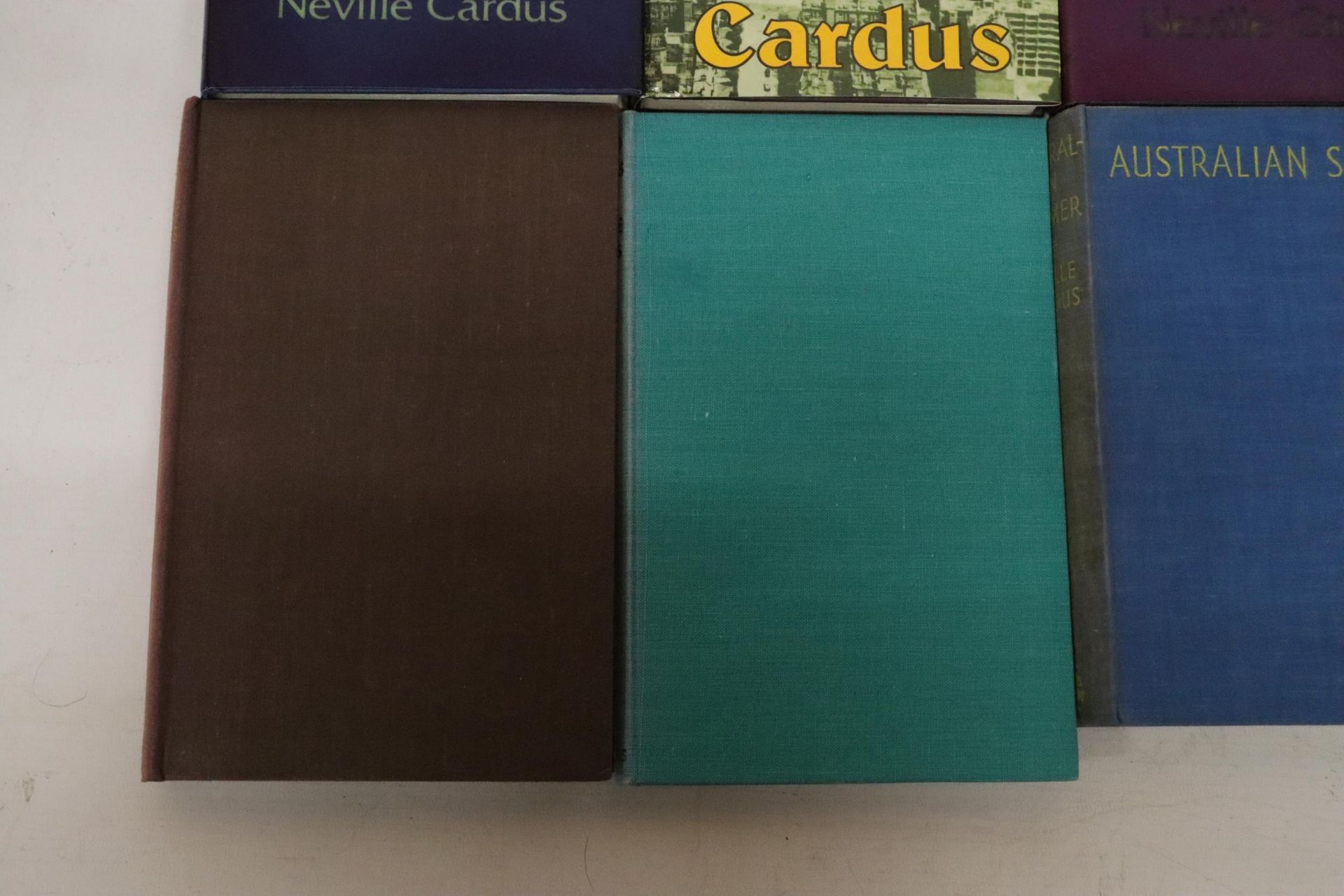 A QUANTITY OF CRICKING BOOKS BY NEVILLE CARDUS TO INCLUDE HIS AUTOBIOGRAPHY, AUSTRALIAN SUMMER, DAYS - Bild 6 aus 8
