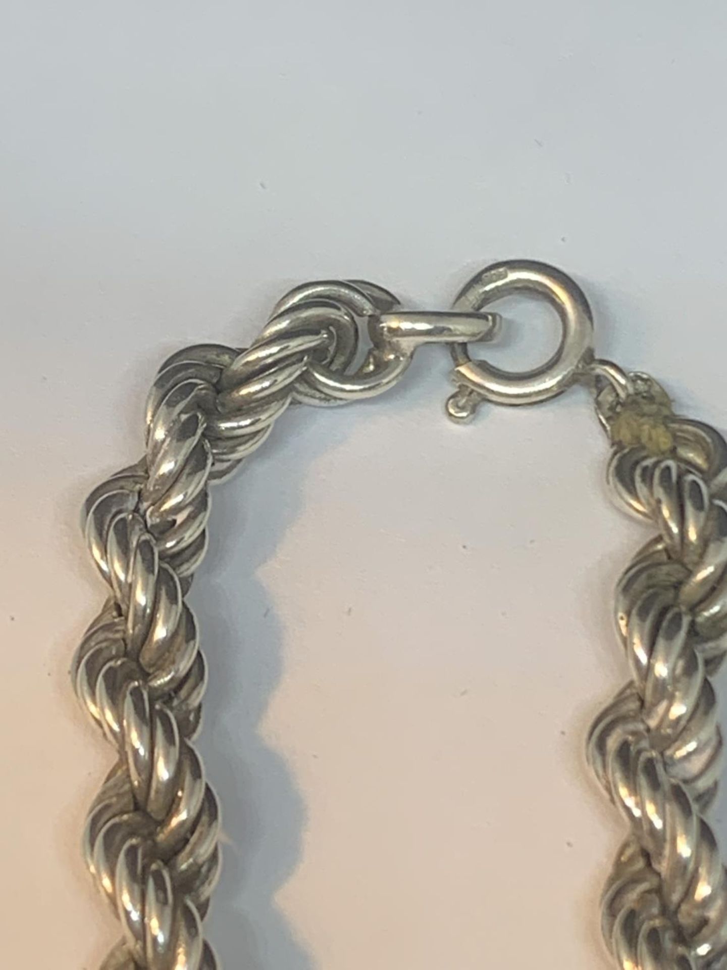 A THICK MARKED SILVER ROPE NECKLACE - Image 3 of 4