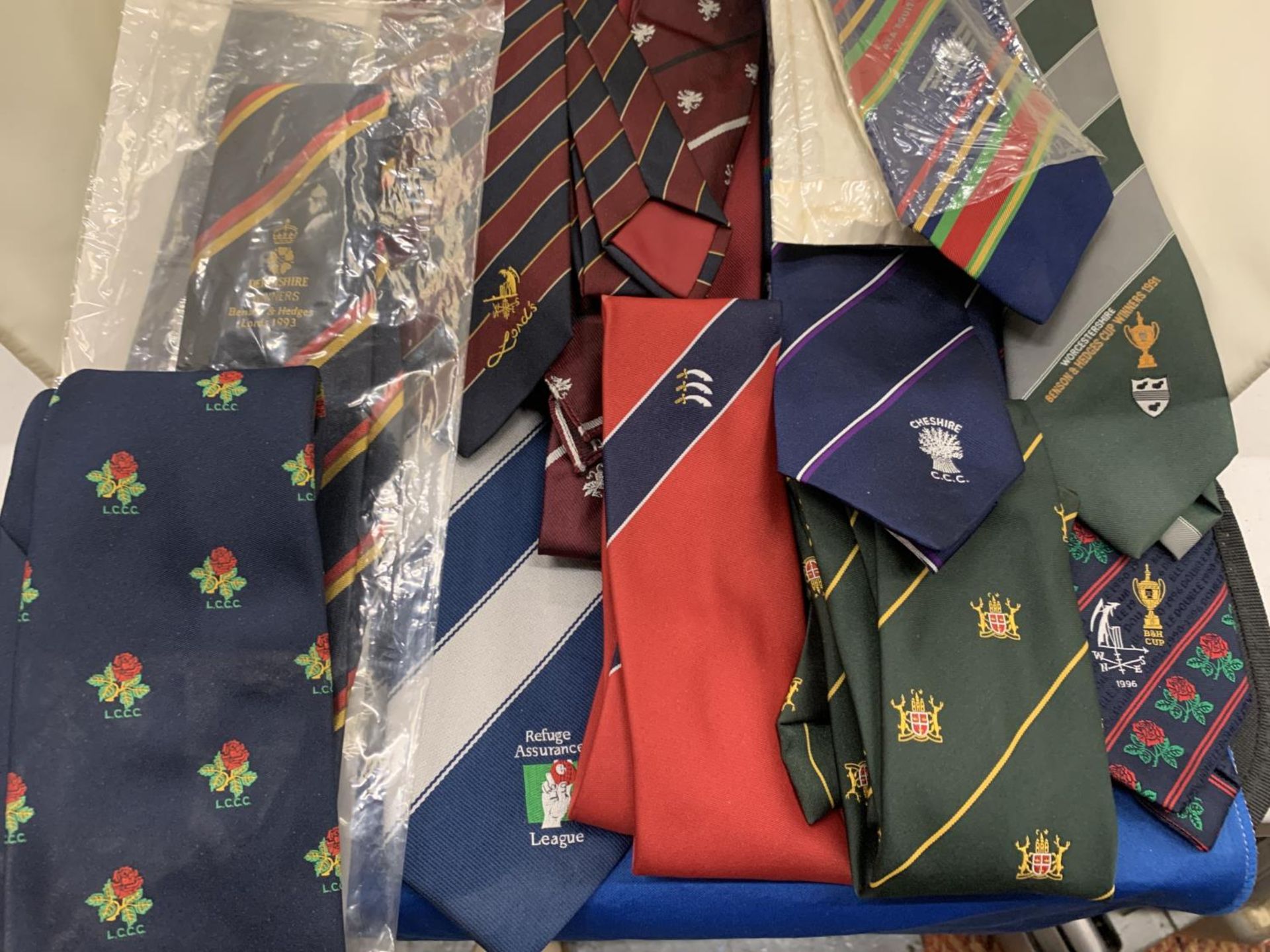 A COLLECTION OF COUNTY CRICKET TIES, SOME VINTAGE - APPROX 20 IN TOTAL - Image 4 of 4