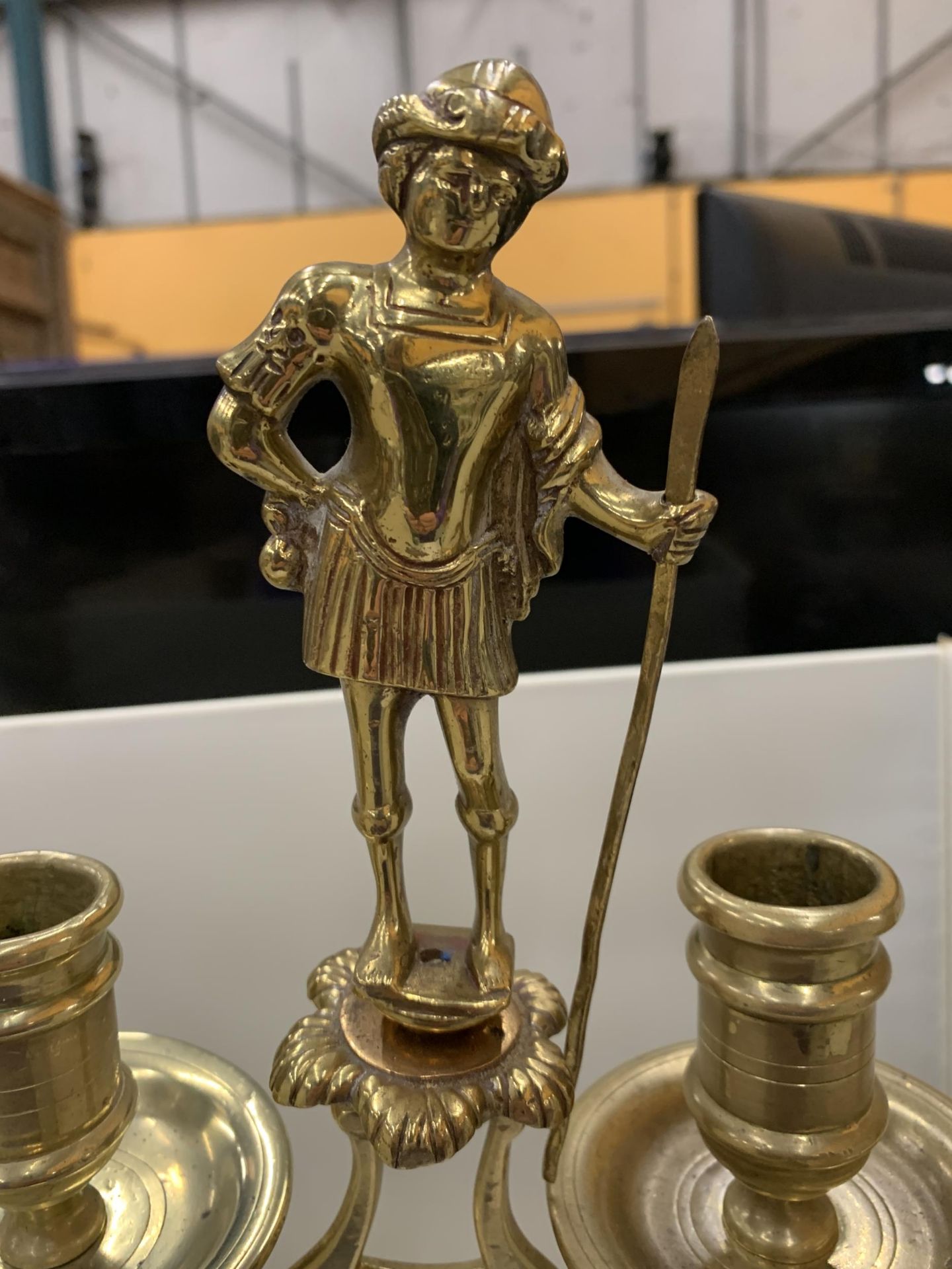 A HEAVY BRASS CANDELABRA WITH A FIGURE HOLDING A STAFF - Image 2 of 5