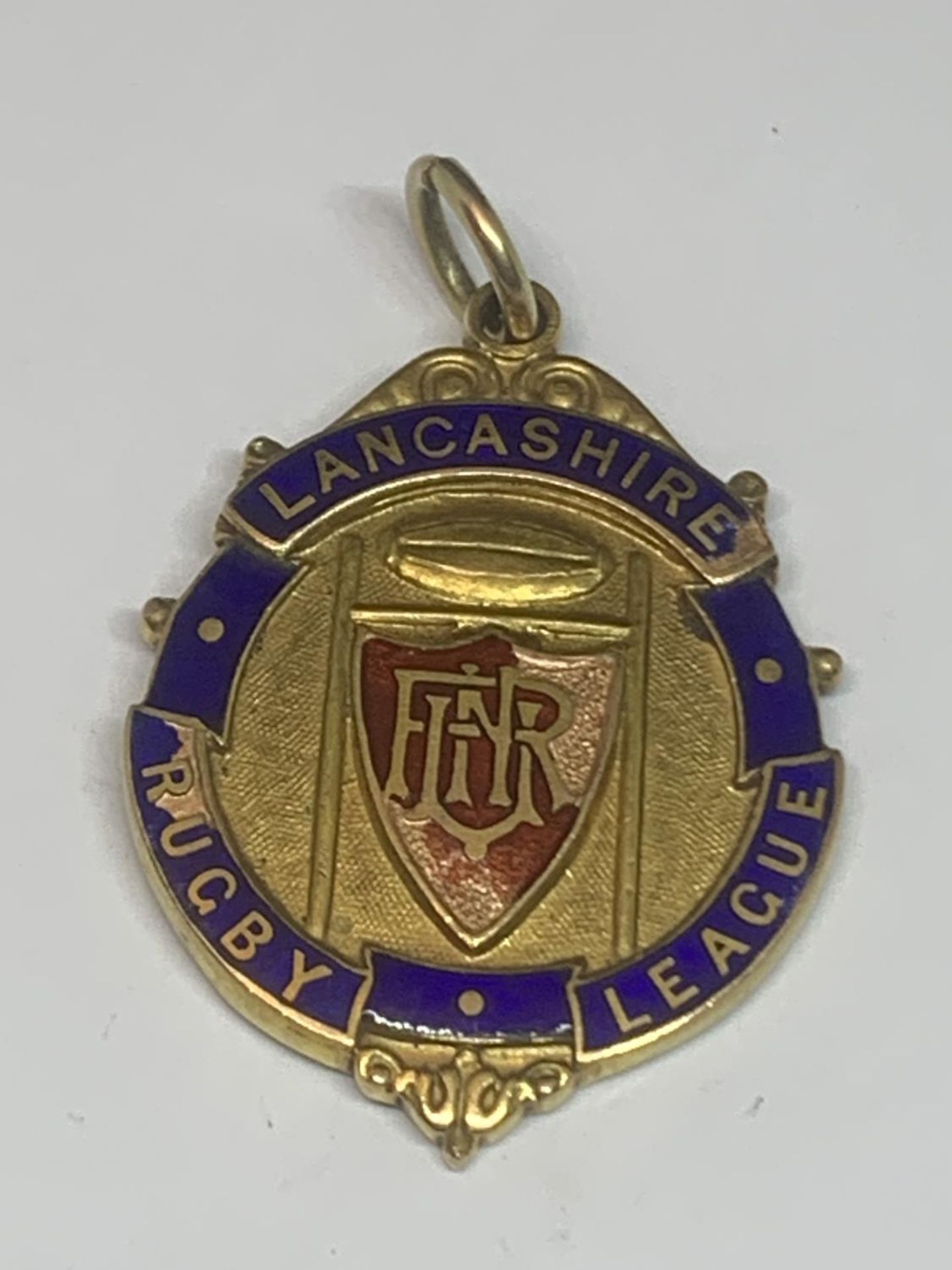 A HALLMARKED 9 CARAT GOLD LANCASHIRE RUGBY LEAGUE MEDAL ENGRAVED WINNERS 1932-33 SALFORD F.C., S.E.