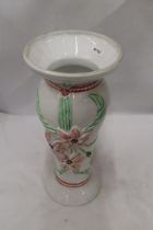 A LARGE FLORAL VASE, HEIGHT 43CM