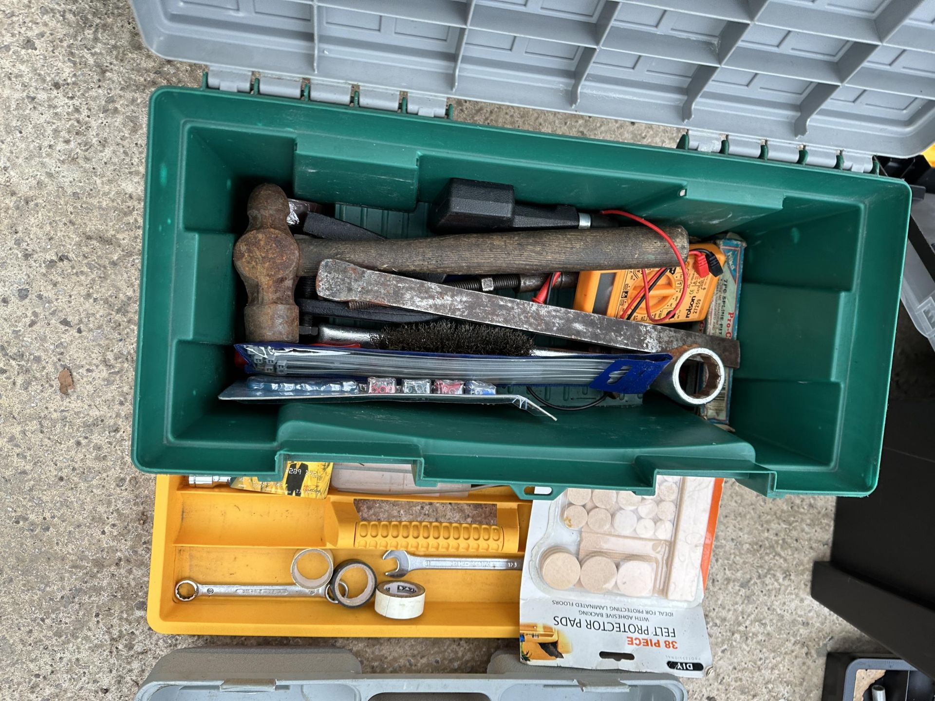 A PLASTIC TOOL BOX WITH AN ASSORTMENT OF TOOLS AND A ROLSON 2 TONNE TROLLEY JACK ETC - Image 2 of 2
