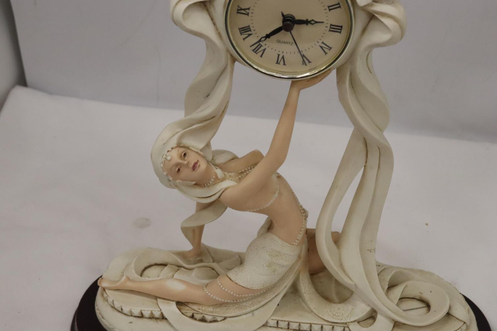 AN ART DECO STYLE MANTLE CLOCK WITH A LADY FIGURINE, HEIGHT 36CM - Image 7 of 7