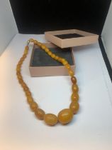 A BALTIC BUTTERSCOTCH AMBER NECKLACE IN A PRESENTATION BOX