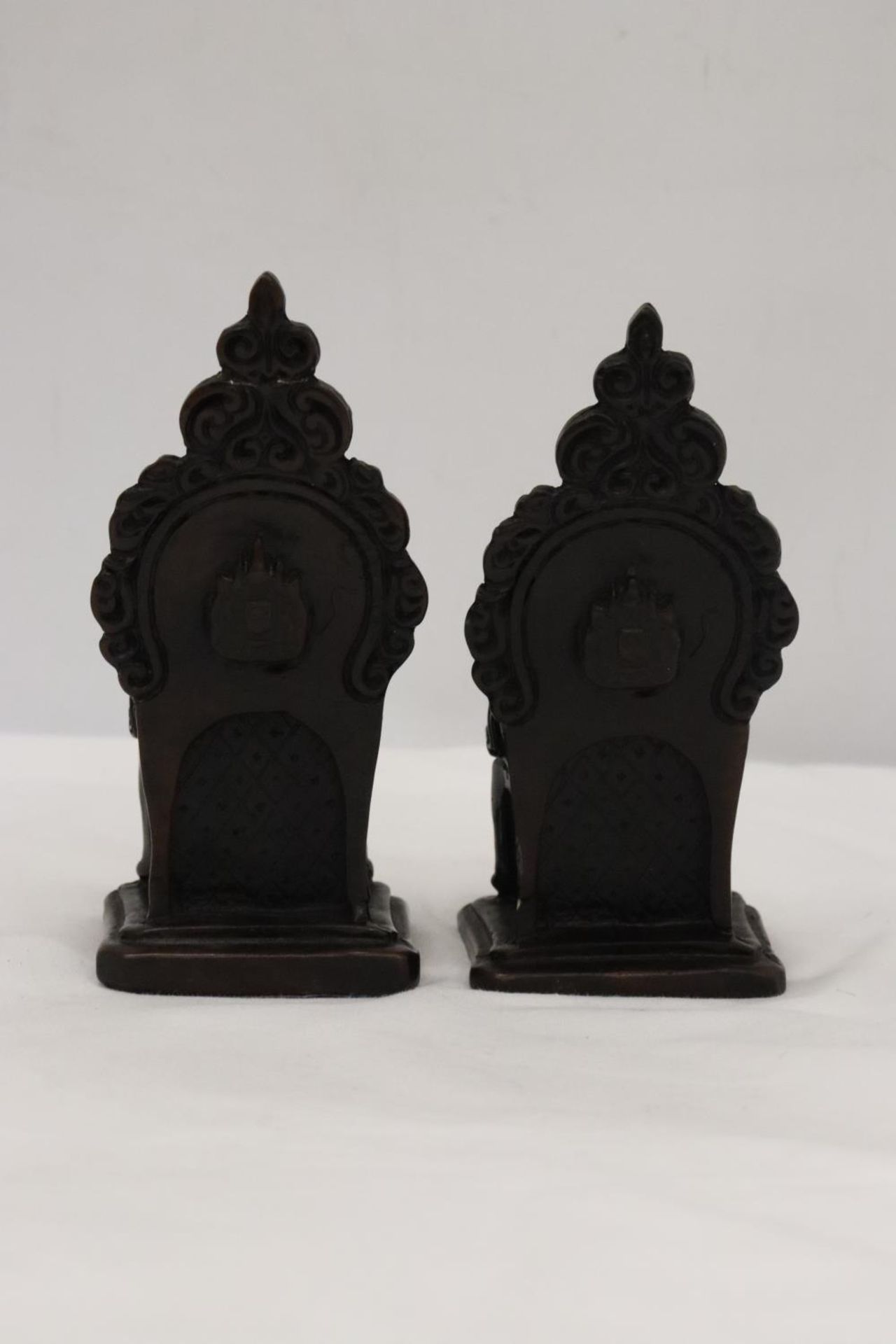 A PAIR OF VINTAGE MILITARY BOOK-ENDS, HEIGHT 16CM - Bild 3 aus 5