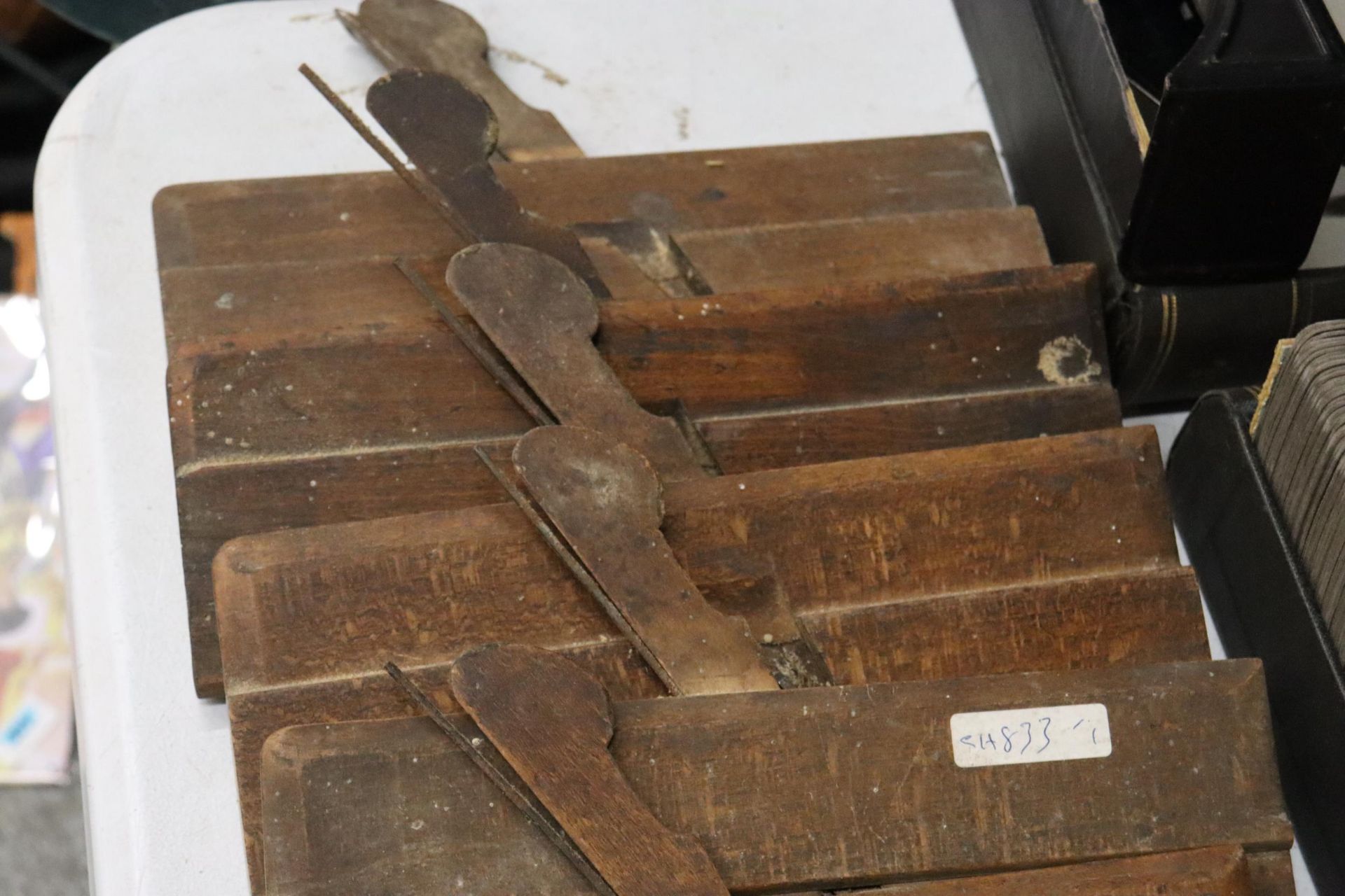 A QUANTITY OF WOODEN PLANES - Image 2 of 7