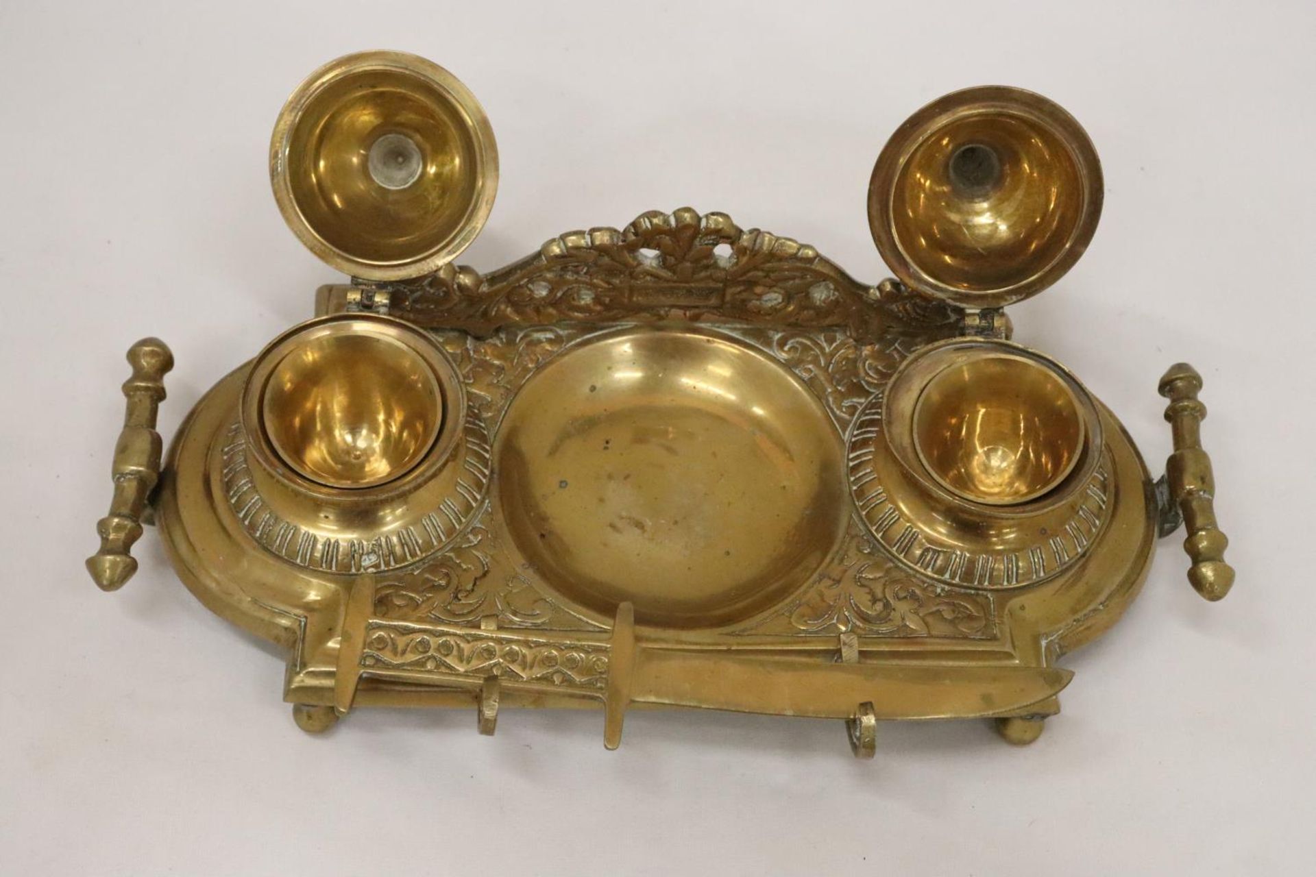 AN ORNATE BRASS INKWELL AND LETTER OPENER - Image 3 of 6