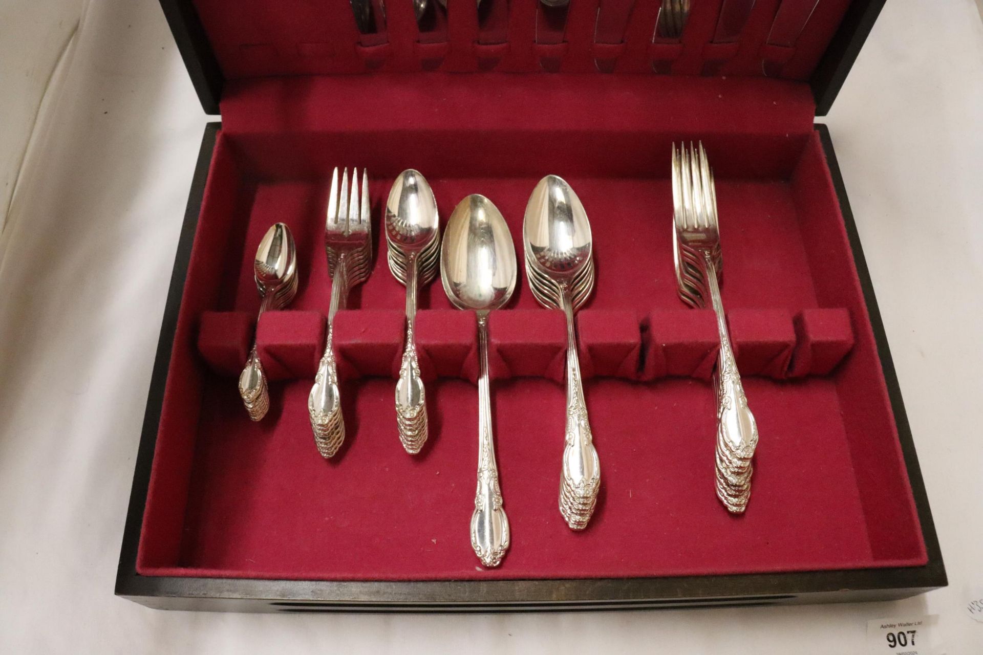 A CANTEEN OF CUTLERY IN A MAHOGANY CASE