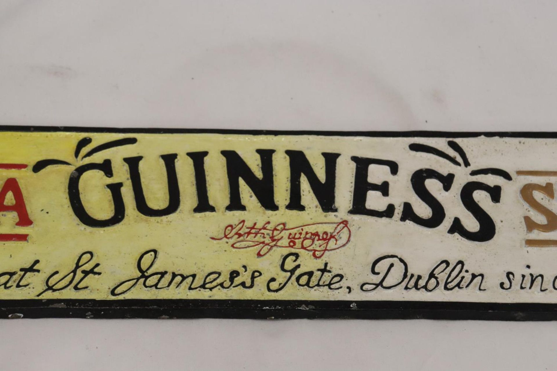 A CAST EXTRA GUINNESS STOUT SIGN - Bild 2 aus 4