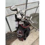 A GOLF BAG WITH AN ASSORTMENT OF GOLF CLUBS TO INCLUDE CALLAWAY AND TAYLOR MADE ETC