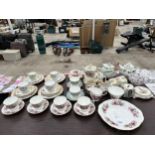 AN ASSORTMENT OF CERAMICS TO INCLUDE FOUR ROYAL WORCESTER PLACE SETTINGS WITH CUPS, SAUCER, SIDE