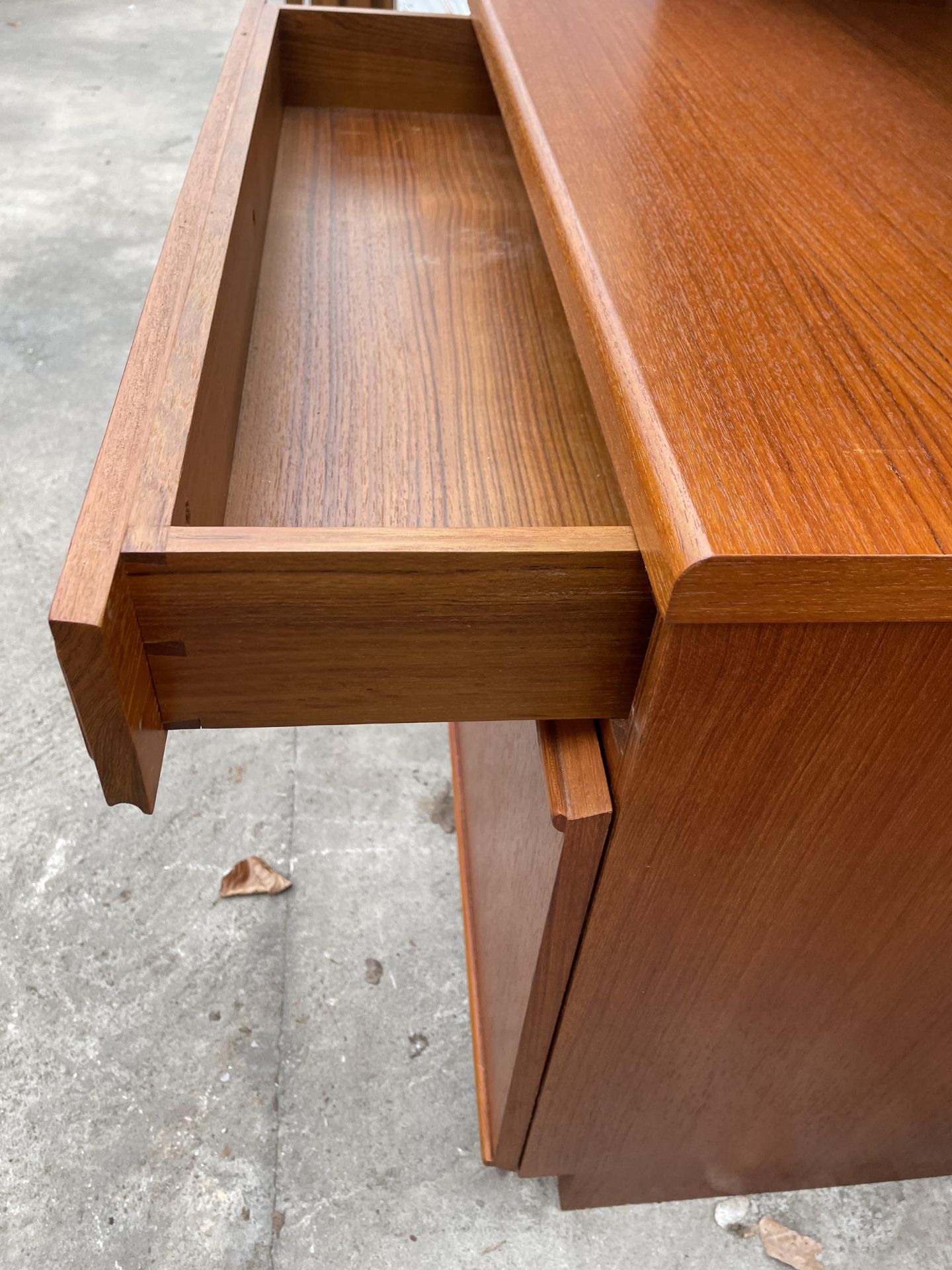 A RETRO TEAK OPEN BOOKCASE WITH CUPBOARDS TO BASE - 30 INCH WIDE - Image 3 of 3