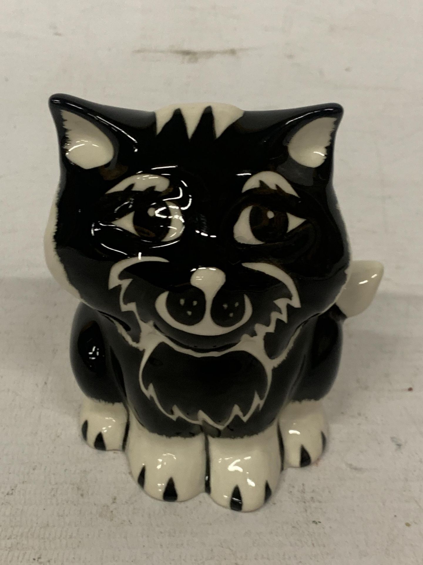A LORNA BAILEY HAND PAINTED AND SIGNED MARVIN CAT