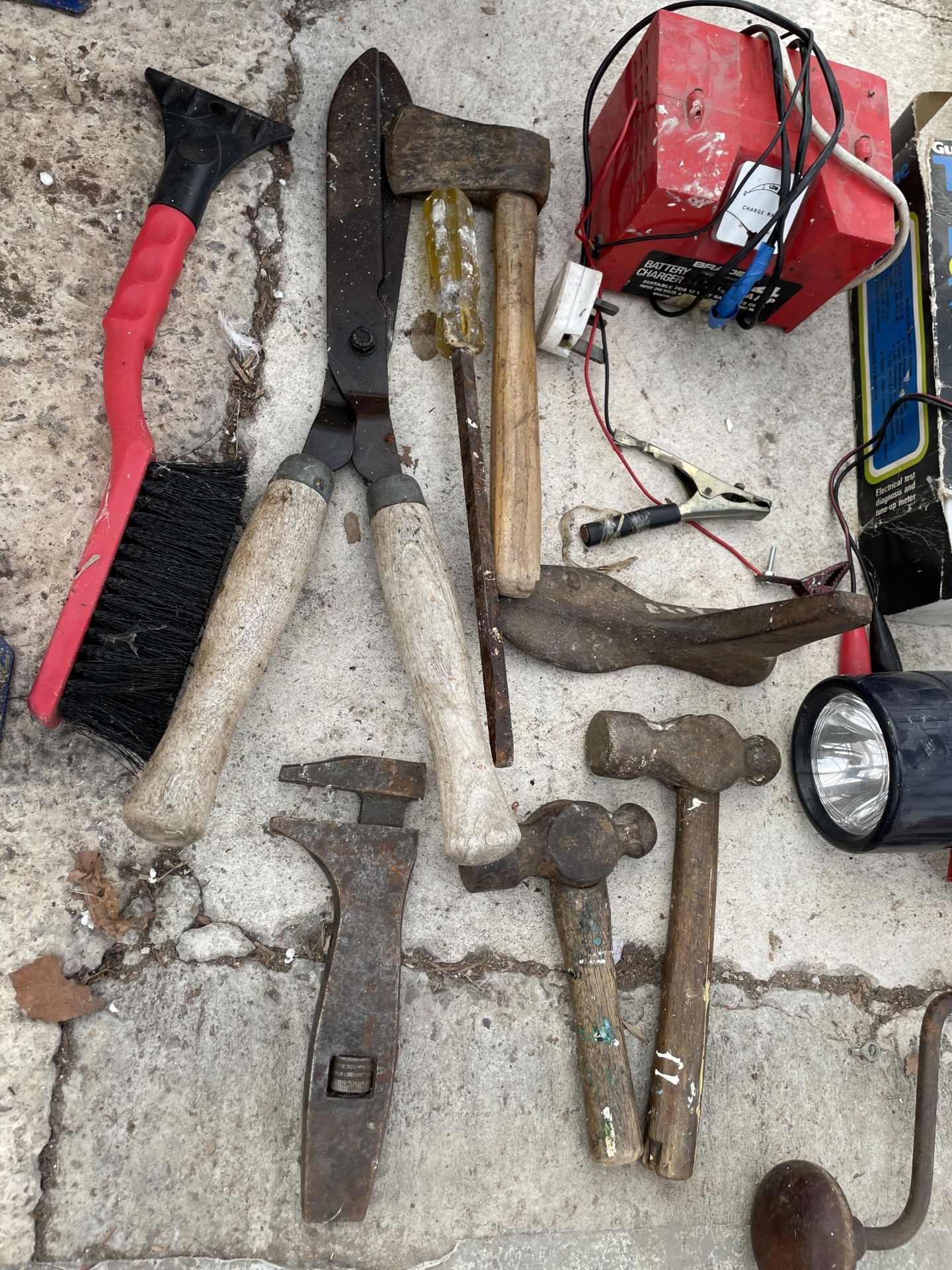 AN ASSORTMENT OF TOOLS TO INCLUDE SPANNERS, SOCKETS AND HAMMERS ETC - Image 3 of 3