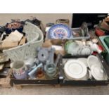 AN ASSORTMENT OF HOUSEHOLD CLEARANCE ITEMS