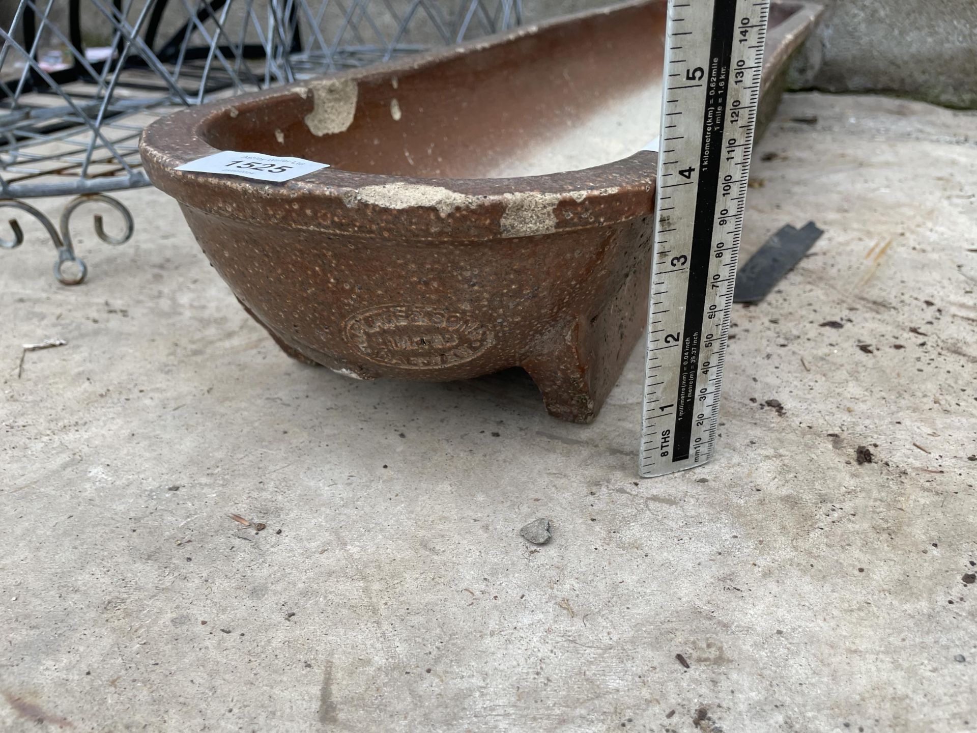 A SMALL LOW SALT GLAZED TROUGH PLANTER - Bild 3 aus 3