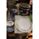 AN ANTIQUE BLUE JASPERWARE JARDINIERE TOGETHER WITH OTHER WEDGWOOD ITEMS TO INCLUDE A CLEMENTINE