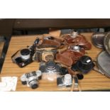 A COLLECTION OF VINTAGE CAMERAS TO INCLUDE A BRAUN PAXETTE, RICOH 300, ALTIX-N, PURMA SPCIAL, ETC,
