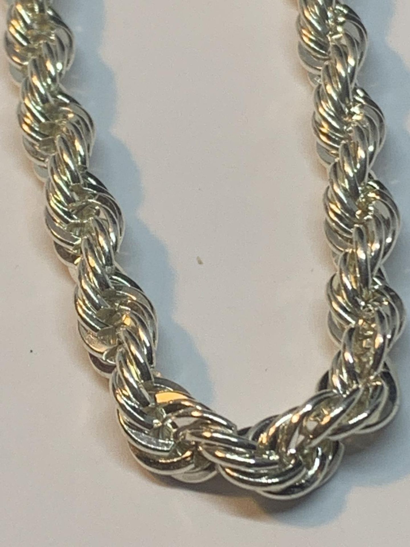 A MARKED SILVER WRIST CHAIN - Bild 2 aus 4