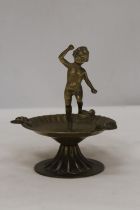 A VINTAGE BRASS ASHTRAY WITH CHERUB DECORATION