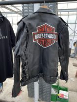A HARLEY DAVIDSON CALF LEATHER LARGE MENS MOTORBIKE JACKET IN VERY GOOD CONDITION