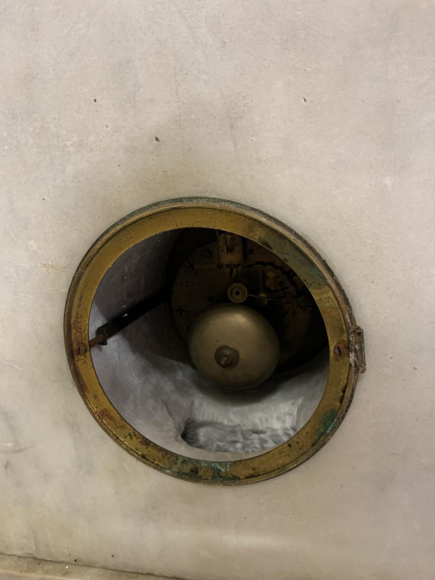 A VERY HEAVY WHITE MARBLE CLOCK WITH KEY AND PENDULUM - Image 3 of 6