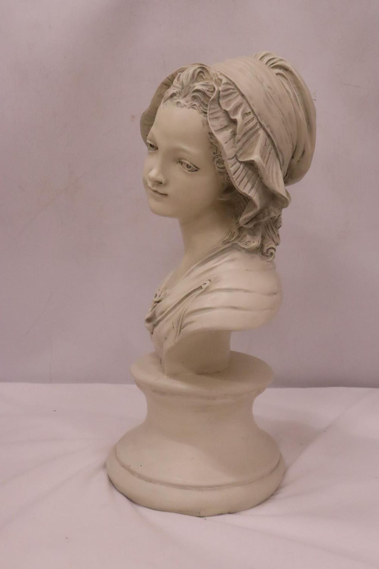 A LARGE BUST OF A LADY, HEIGHT APPR0X 42CM - Image 2 of 4