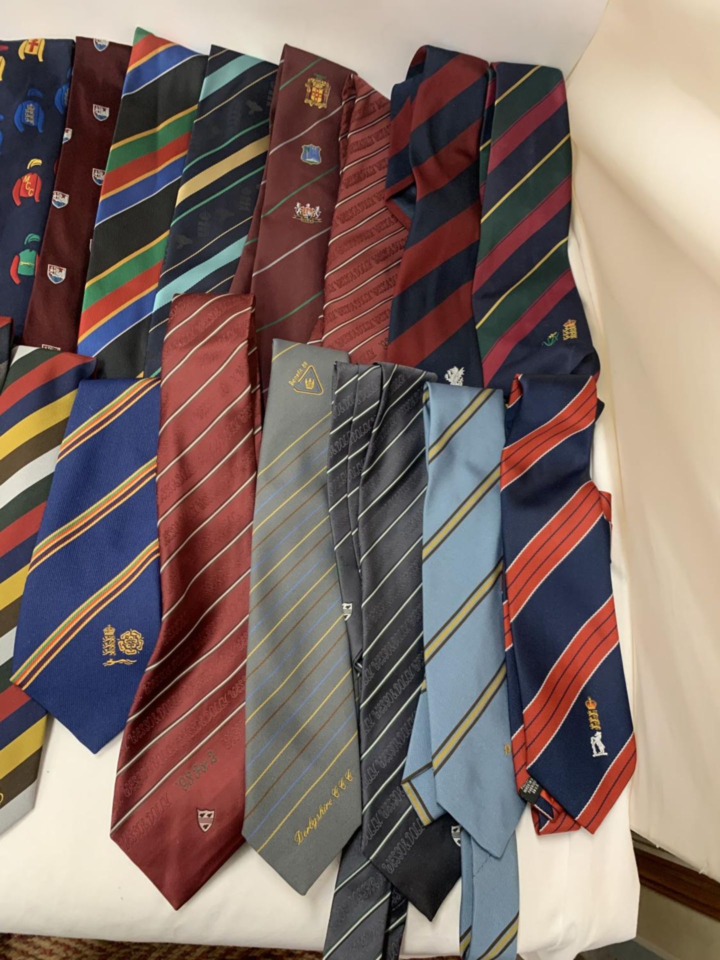 A COLLECTION OF CRICKET INTERNATIONAL AND BENEFIT TIES, MOSTLY VINTAGE - APPROX 20 IN TOTAL - Bild 4 aus 4