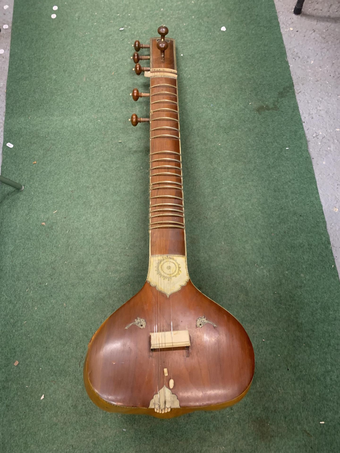 AN ANTIQUE FULL SIZE INDIAN SITAR DATED TO C.1925 - Image 2 of 7