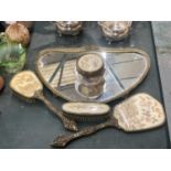 A VINTAGE DRESSING TABLE SET TO INCLUDE A MORRORED TRAY, POT POURRI POT, BRUSH AND MIRROR SET WITH