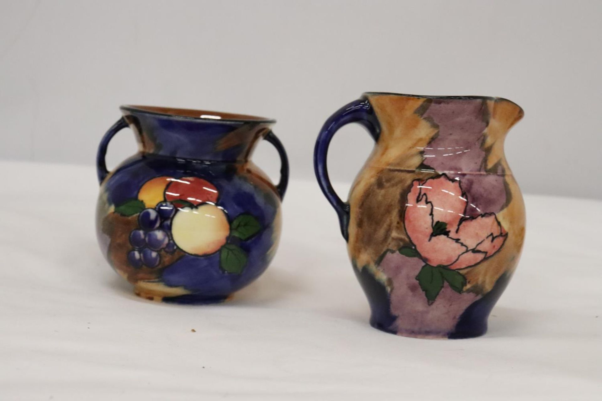 FOUR PIECES OF H & K TUNSTALL POTTERY, TO INCLUDE A BOWL, PLATE, JUG AND BOWL - Image 6 of 7